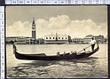 M2907 VENEZIA PANORAMA GONDOLA E GONDOLIERE IN PRIMO PIANO VIAGGIATA SB